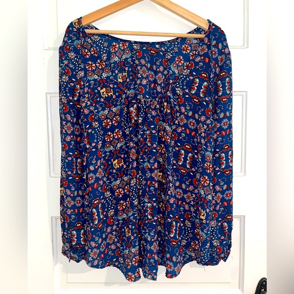 Love1 forever21 Xs slouchy chiffon blouse with elephant pattern. - Picture 6 of 11